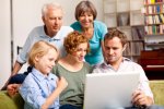 Sicher surfen und online kommunizieren - ein Thema für die ganze Familie und alle Generationen.